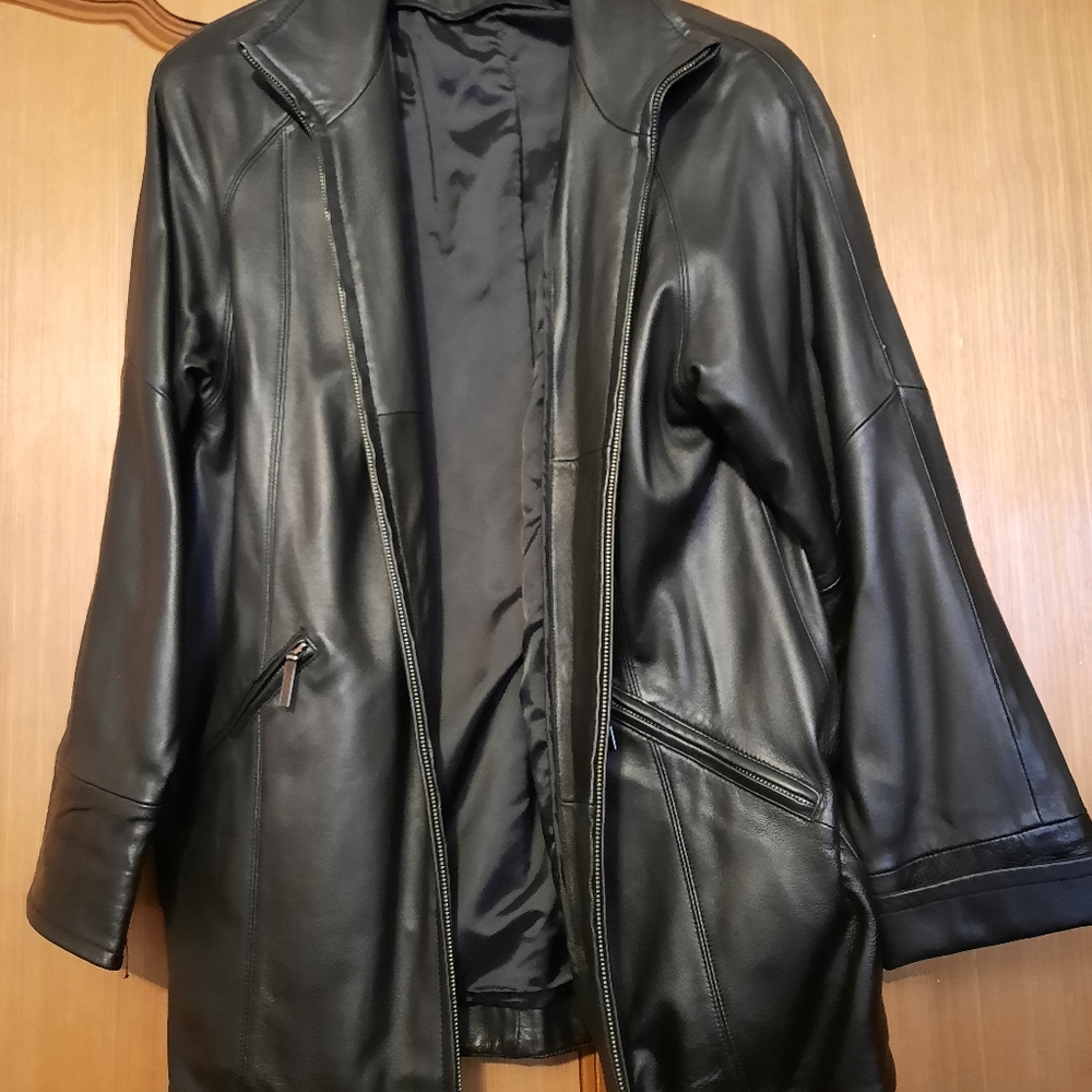 Men leather coat, size  Large  black, worn, good condition